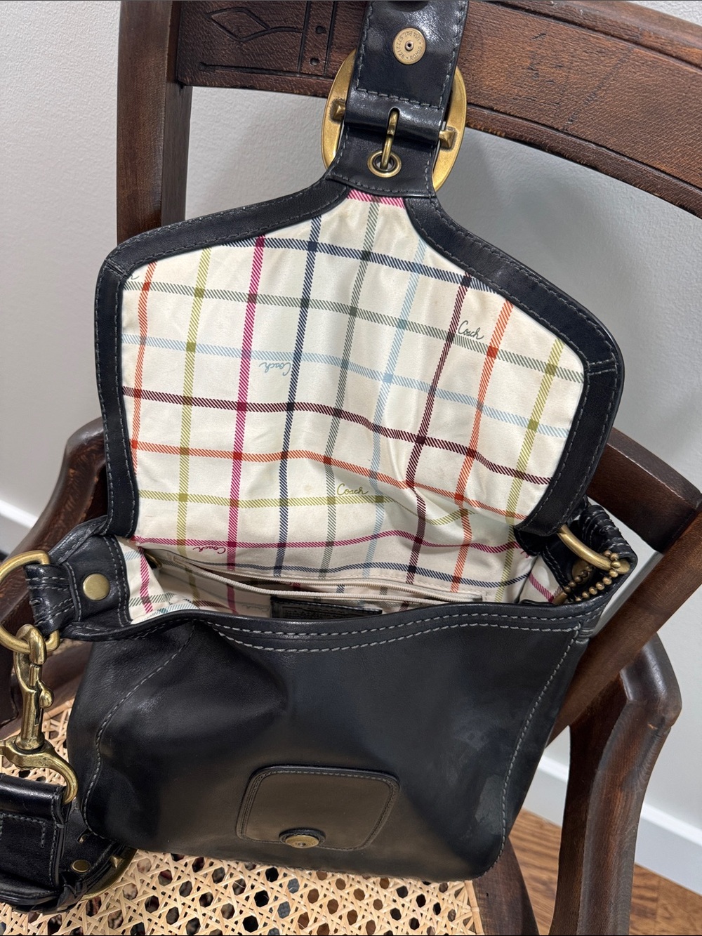 Coach Black Leather saddle / shoulder bag with Antiqued Brass Buckle - Picture 7 of 8